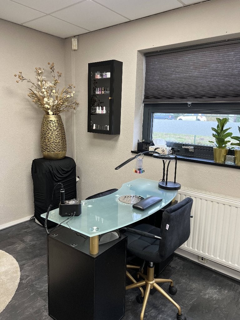 Professionele manicuretafel met afzuiging – verrijdbaar, Huis en Inrichting, Ophalen, Gebruikt, 51 cm, Met lades