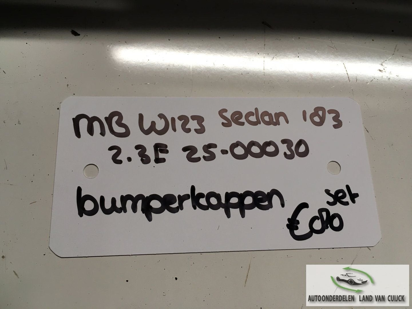 Mercedes W123 Sedan 2.3 1983 Wagennr 2500030  Bumperhoek set