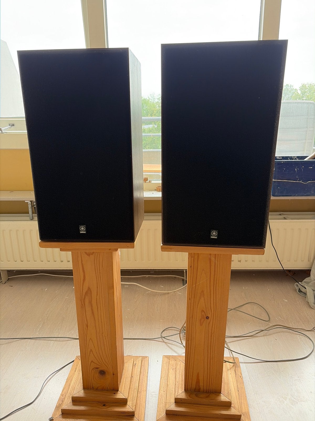 Yamaha NS-625 Speakers met Houten Stands, Ophalen of Verzenden, Gebruikt, Minder dan 60 watt, Front, Rear of Stereo speakers