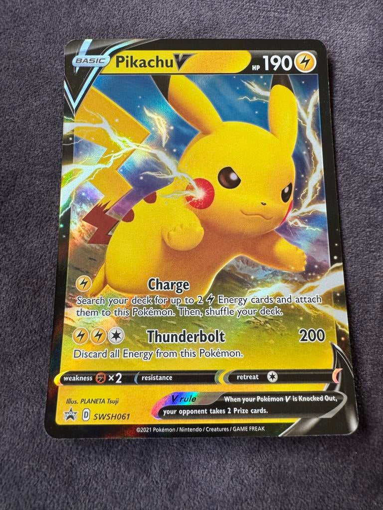 Pikachu V Pokémon Kaart SWSH061 - Zo goed als nieuw, Ophalen of Verzenden, Zo goed als nieuw, Losse kaart