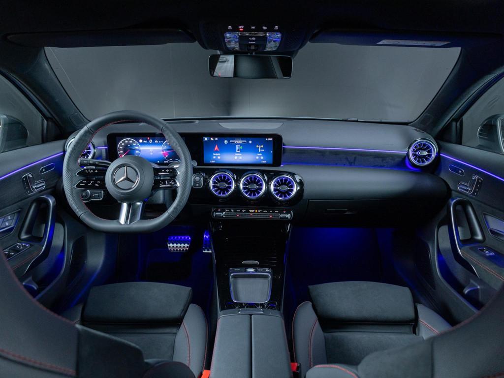 Mercedes-Benz A-Klasse Hatchback 180 Business Solution AMG P, 4 cilinders, Origineel Nederlands, Bedrijf, Zilver of Grijs