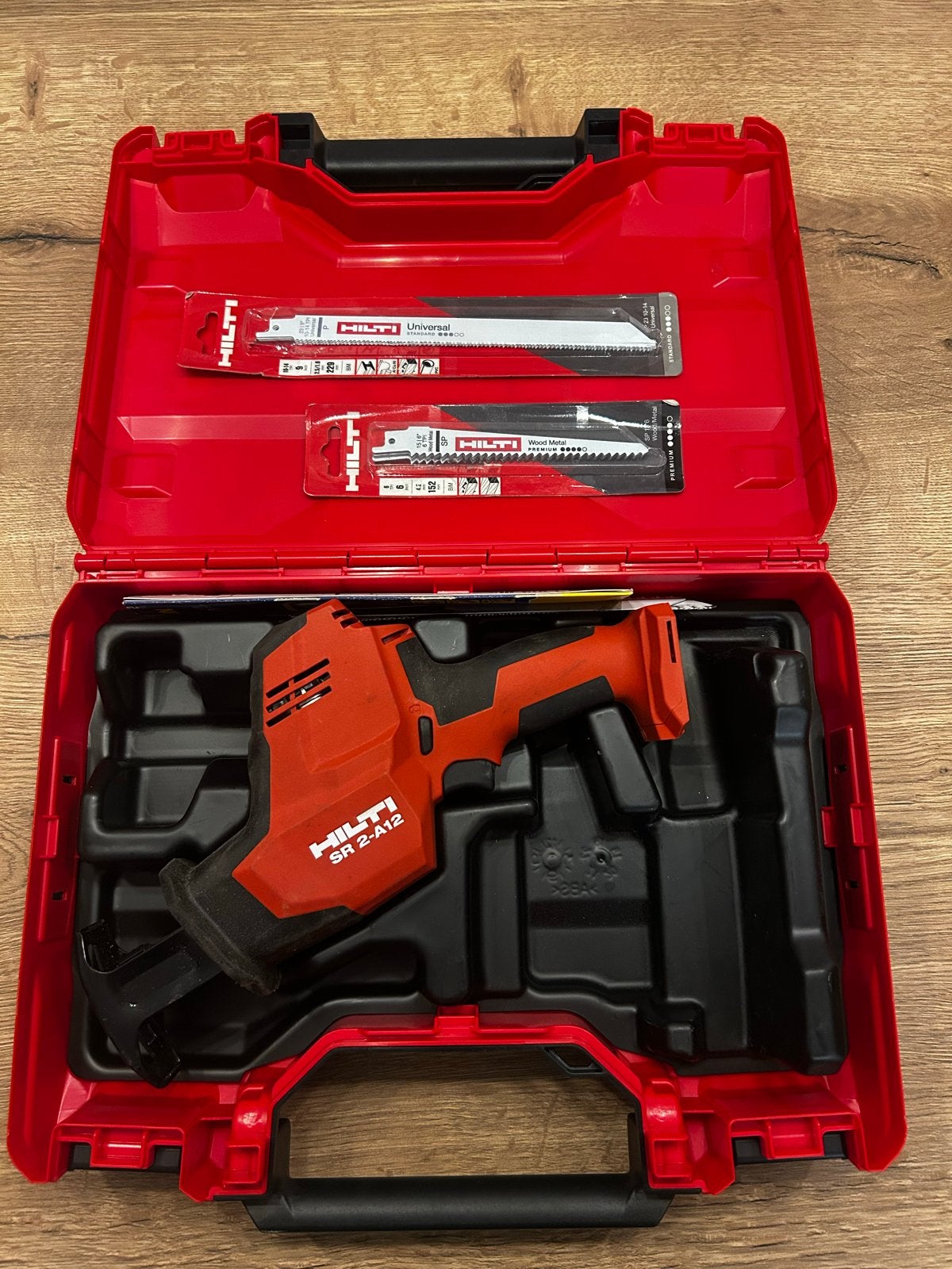 Hilti SR 2-A12 Reciprozaag met zaagbladen in koffer, 70 mm of meer, Ophalen of Verzenden, Zo goed als nieuw, Reciprozaag