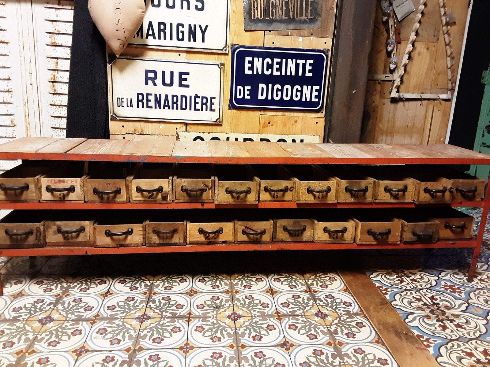 Oude vakkenkast sidetable tv-meubel tafel brocante, Ophalen