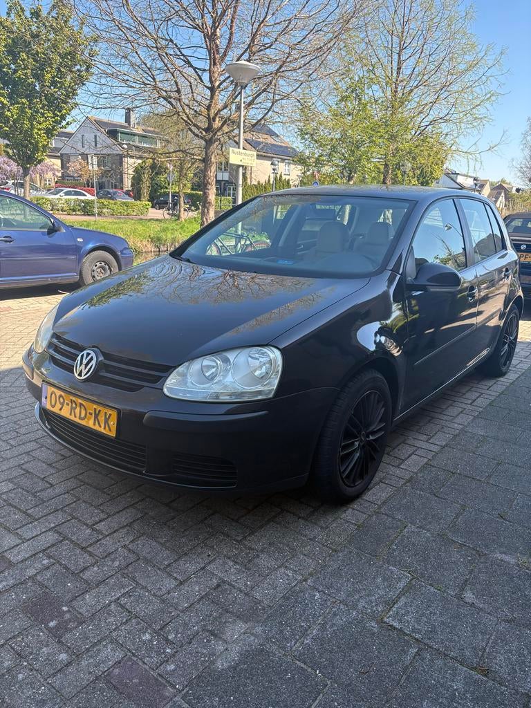 Volkswagen Golf 1.6 16V FSI 85KW 5D 2005 Zwart, Auto's, Voorwielaandrijving, 4 cilinders, 620 kg, Zwart