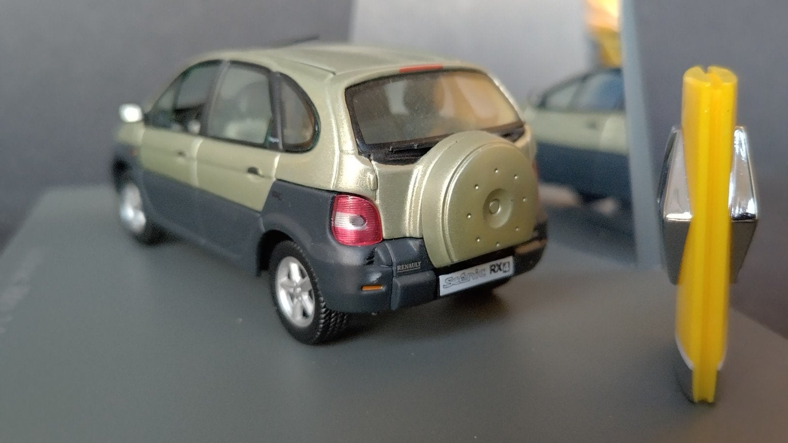 Renault Scenic RX4 2.0 1:43 Universal Hobbies Pol, Overige merken, Auto, Verzenden, .