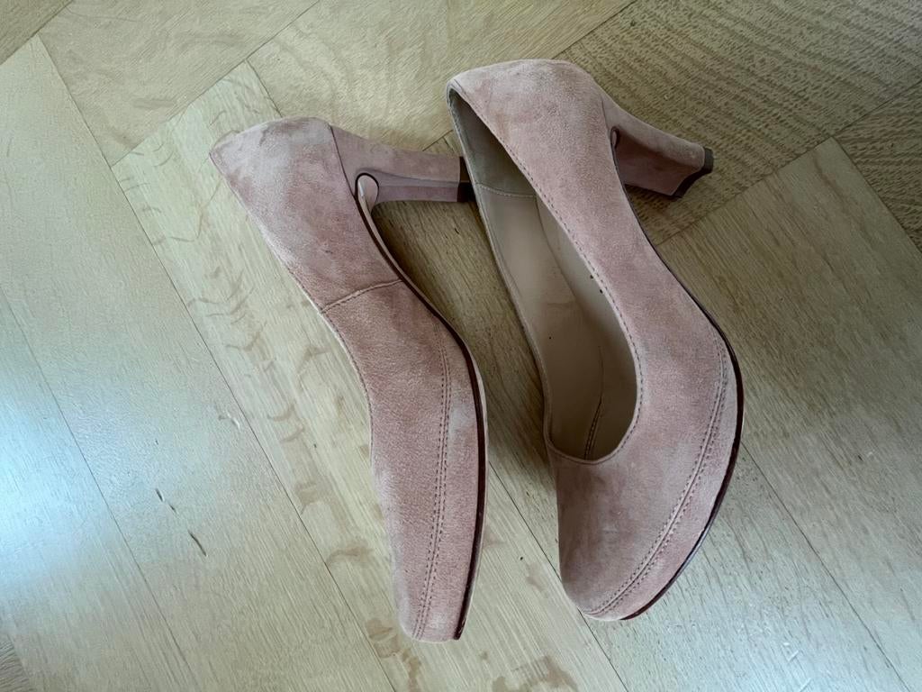 Unisa suede pump maat 38, Ophalen of Verzenden, Zo goed als nieuw, Roze