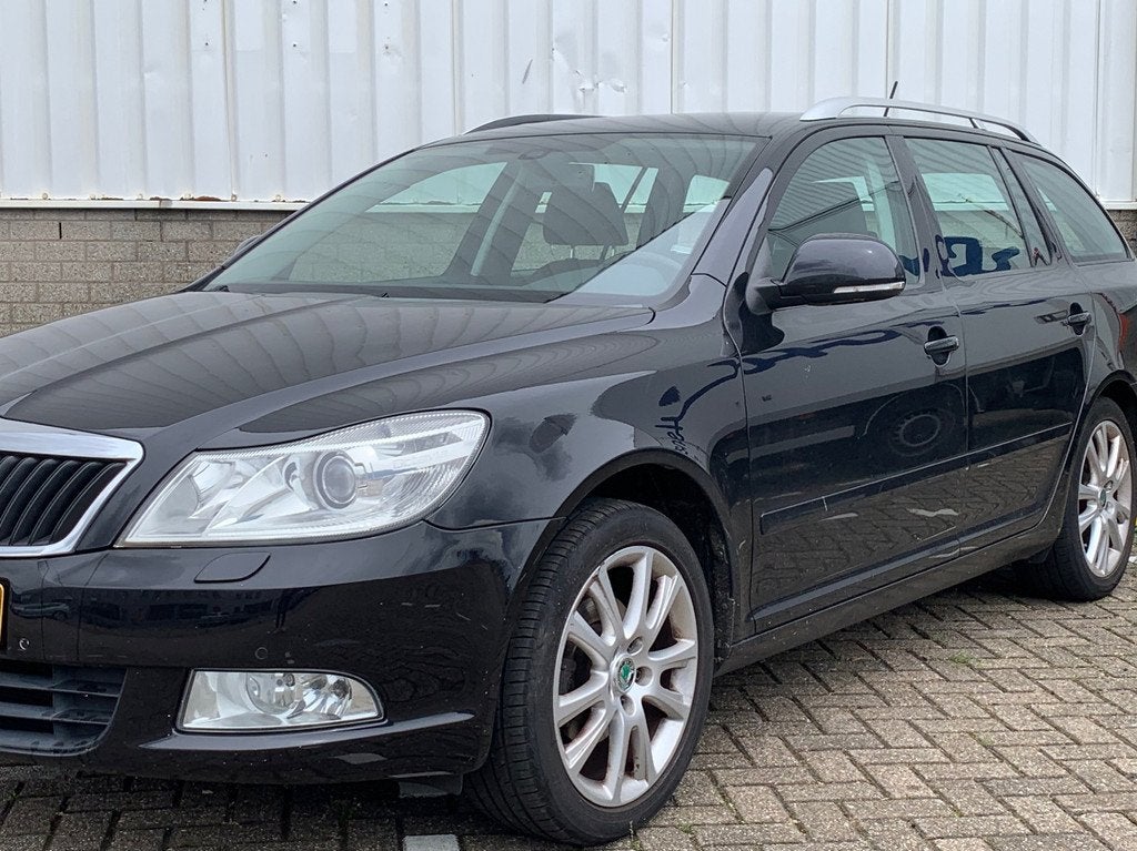 Skoda Octavia Combi 1.4 TSI Greentech Elegance Business Line, Auto's, Voorwielaandrijving, Euro 5, Stof, Gebruikt