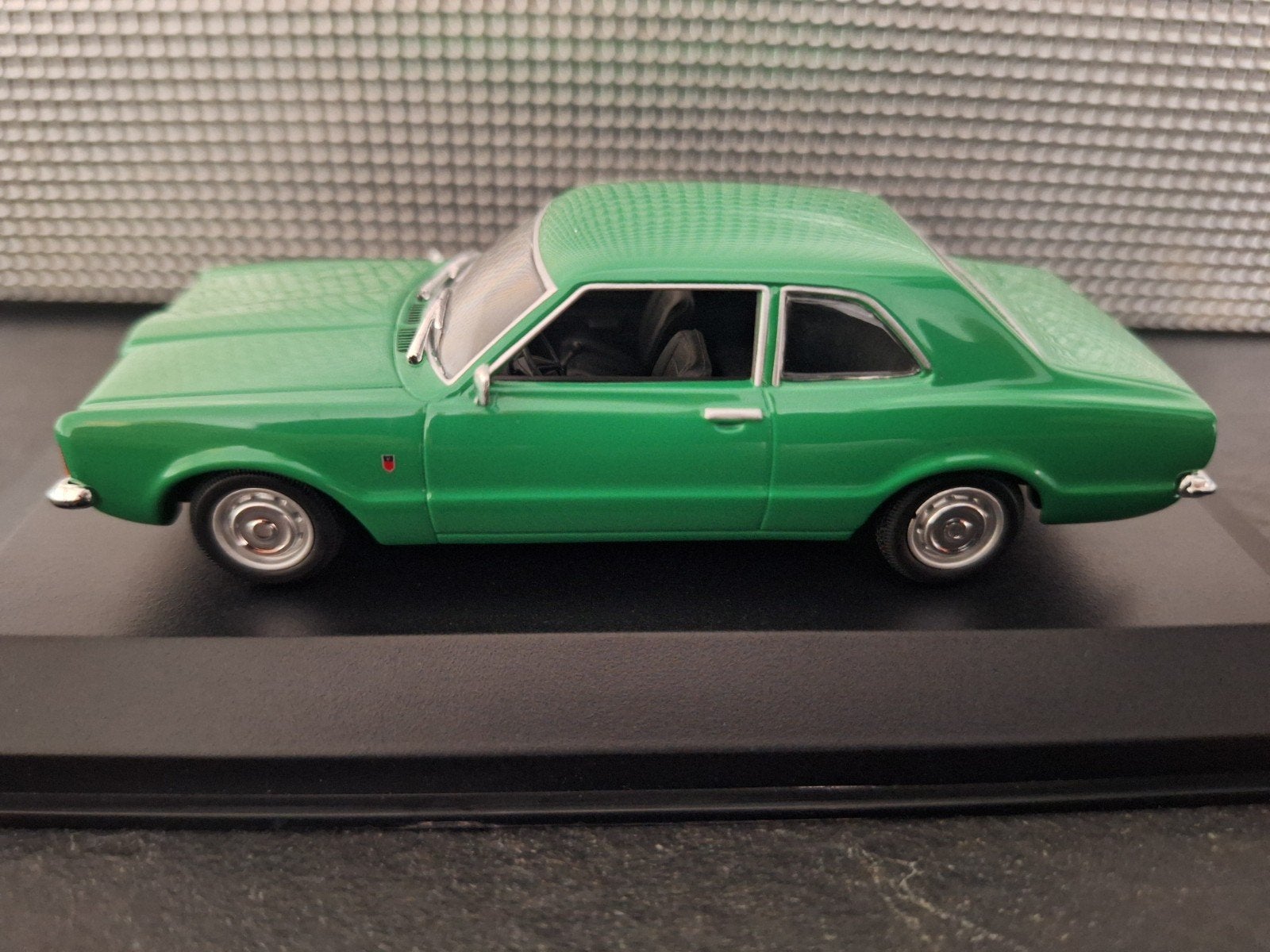 Ford Taunus 1970 Schaal 1:43, Overige merken, Nieuw, Ophalen of Verzenden, Maxichamps