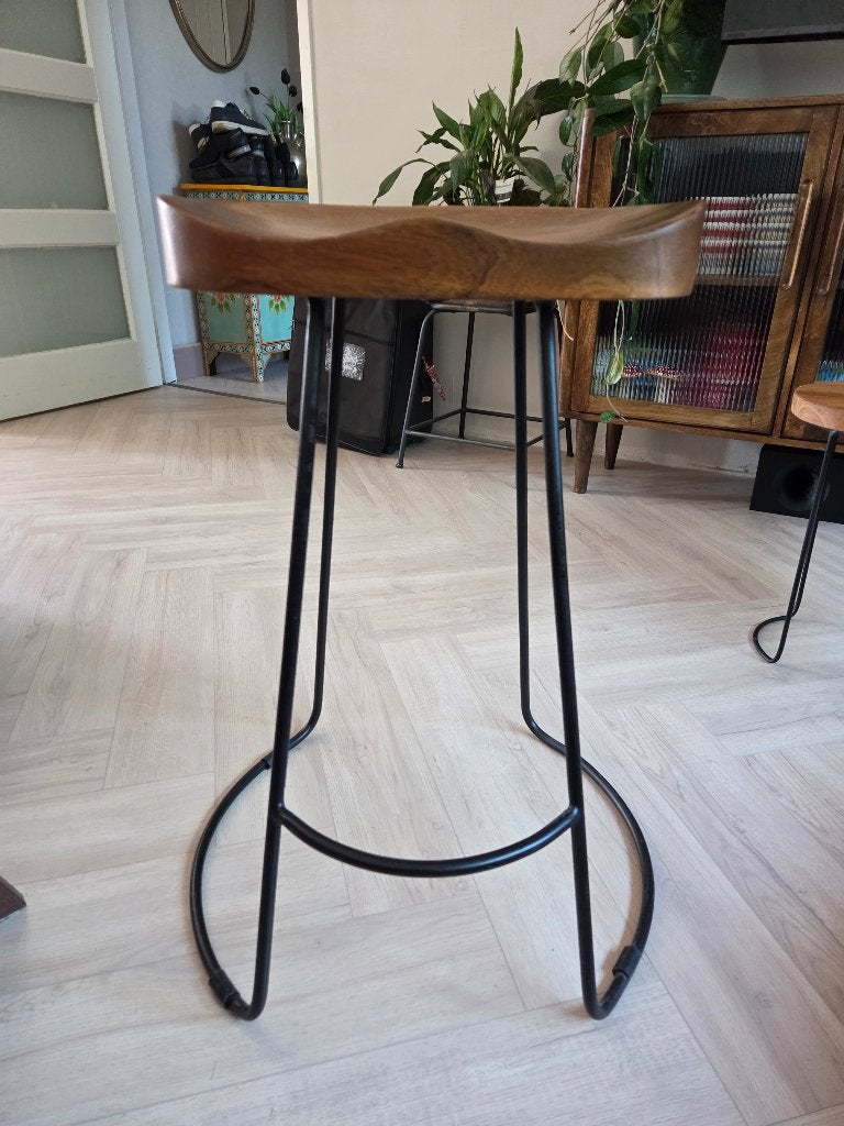 Gavin retro barkruk, ophalen in Amstelveen, Huis en Inrichting, Barkrukken, Ophalen, 60 tot 90 cm, Zo goed als nieuw, 1 kruk