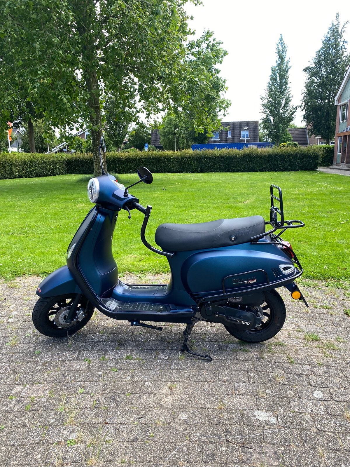 Scooter- MOMO Morino (kameleon blauw), Ophalen, Maximaal 45 km/u, Zo goed als nieuw, Benzine