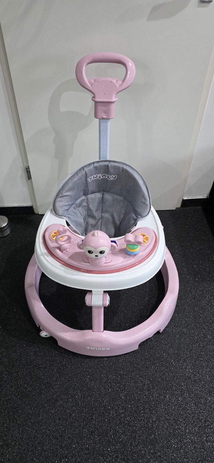 Twinky Roze Baby Loopstoel met Speelgoed en Duwstang, Kinderen en Baby's, Speelgoed | Babyspeelgoed, Ophalen of Verzenden, Zo goed als nieuw