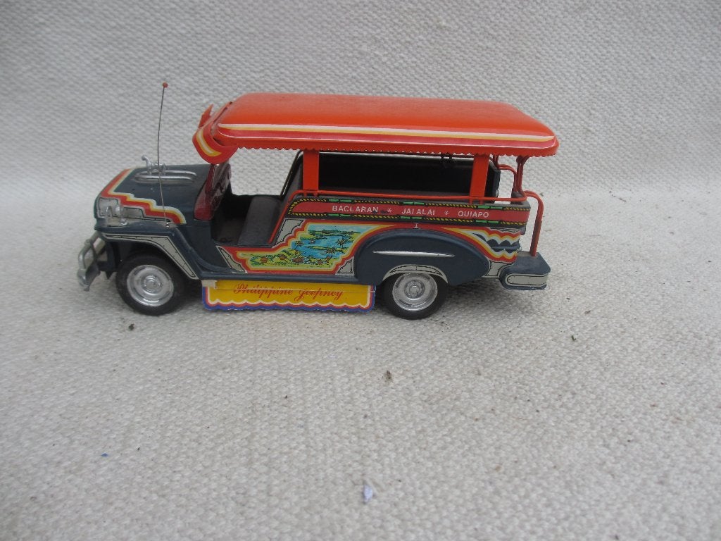 Vintage model auto Philippine Jeepney, Ophalen of Verzenden, Zo goed als nieuw