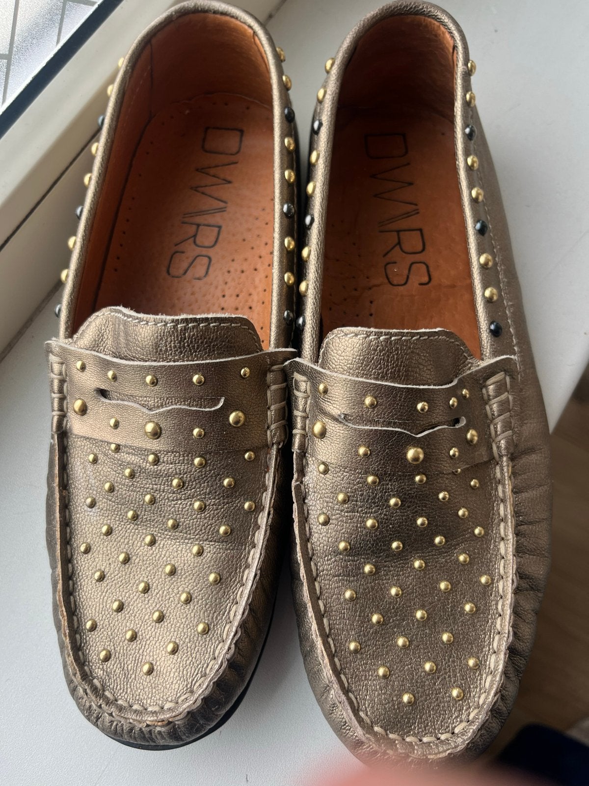 Goud brons kleurige  instappers met studs - DWARS, Overige kleuren, Instappers, Ophalen of Verzenden, Zo goed als nieuw