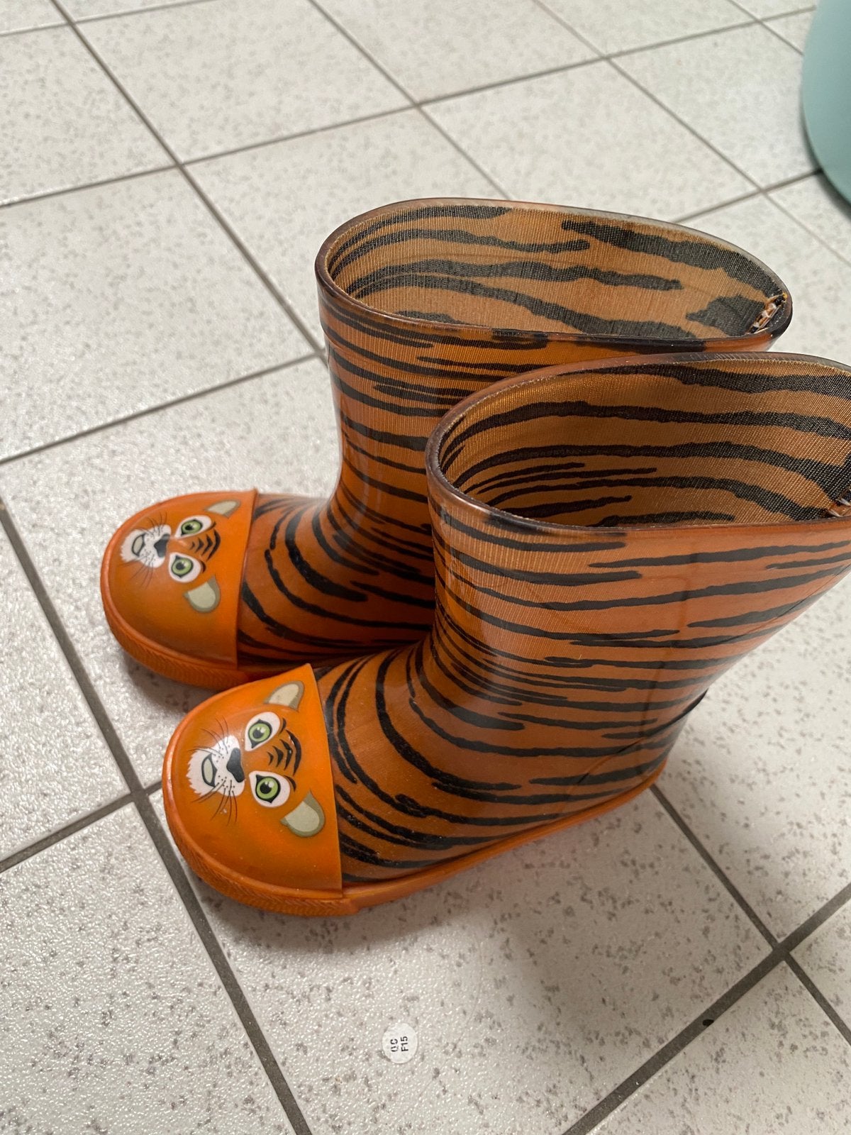 Oranje tijgerlaarzen maat 24 weinig gedragen, Kinderen en Baby's, Ophalen, Zo goed als nieuw, Laarzen