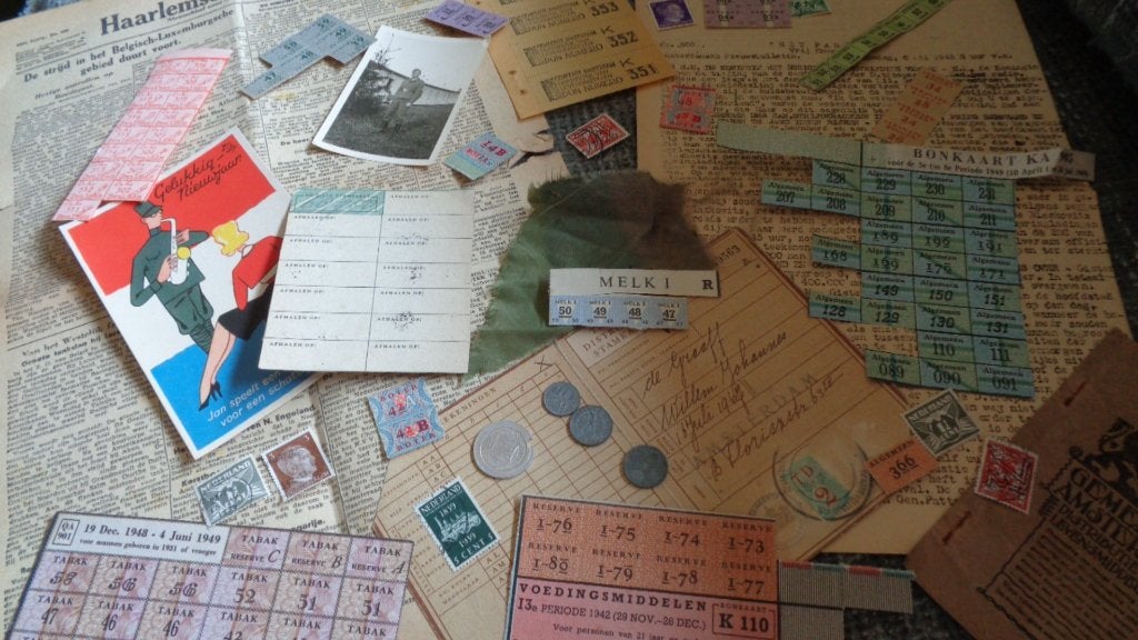 Set 2 Oorlog wo2 bonnen geld munt krant foto document ww2, Verzenden