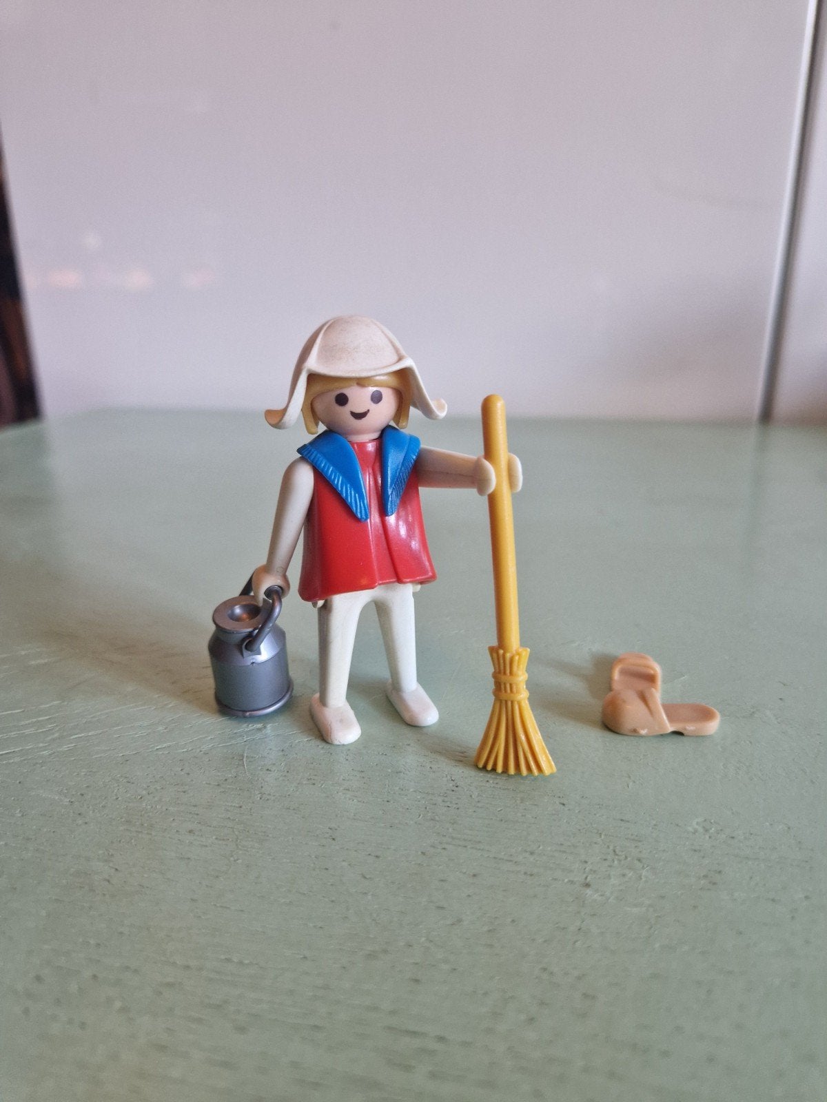 Playmobil Boerin met bezem en melkbus, Kinderen en Baby's, Speelgoed | Playmobil, Gebruikt, Losse onderdelen, Ophalen of Verzenden
