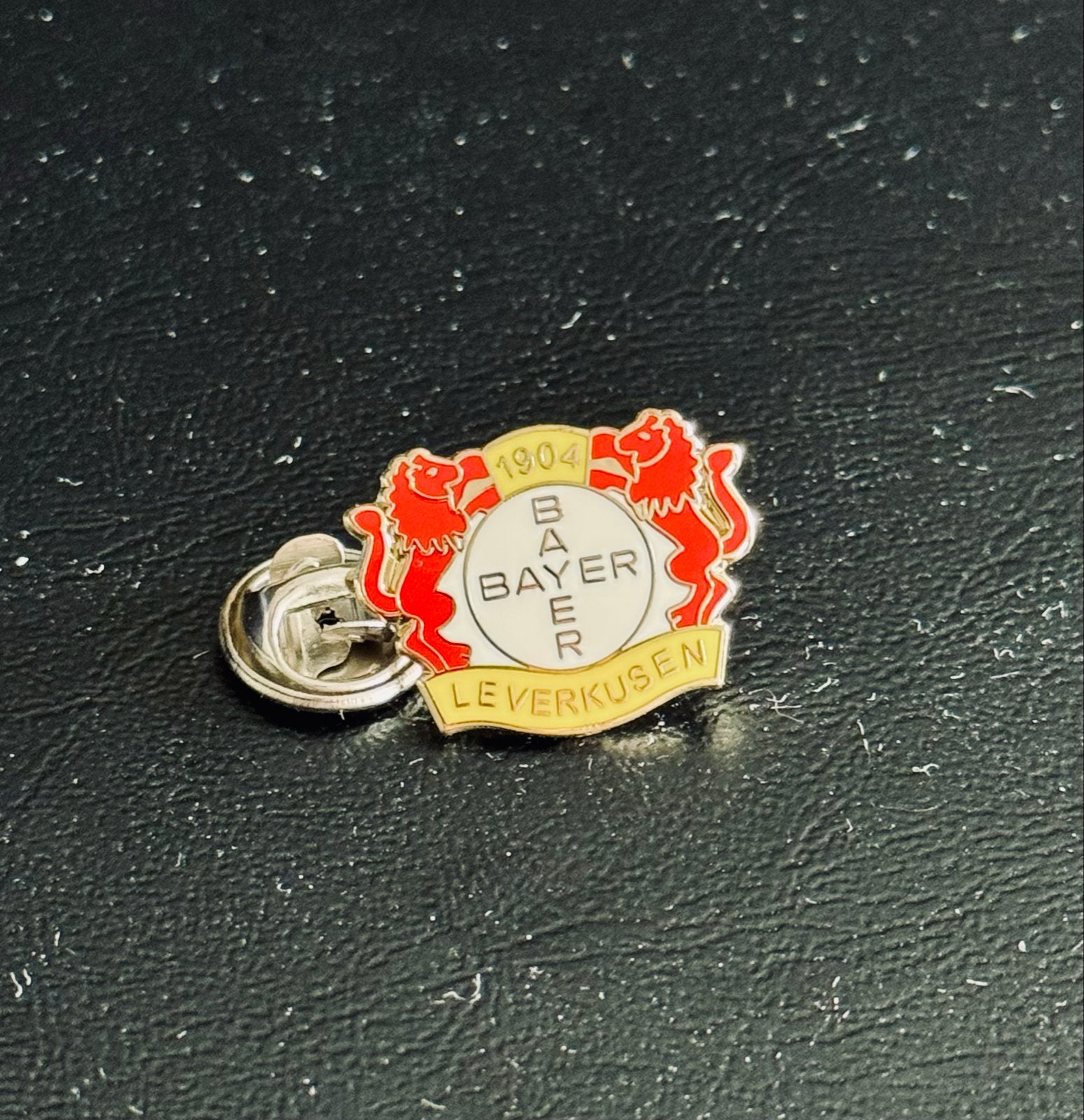 Bayer Leverkusen Speldje - Voetbalclub Pin, Ophalen of Verzenden, Gebruikt, Sport, Speldje of Pin