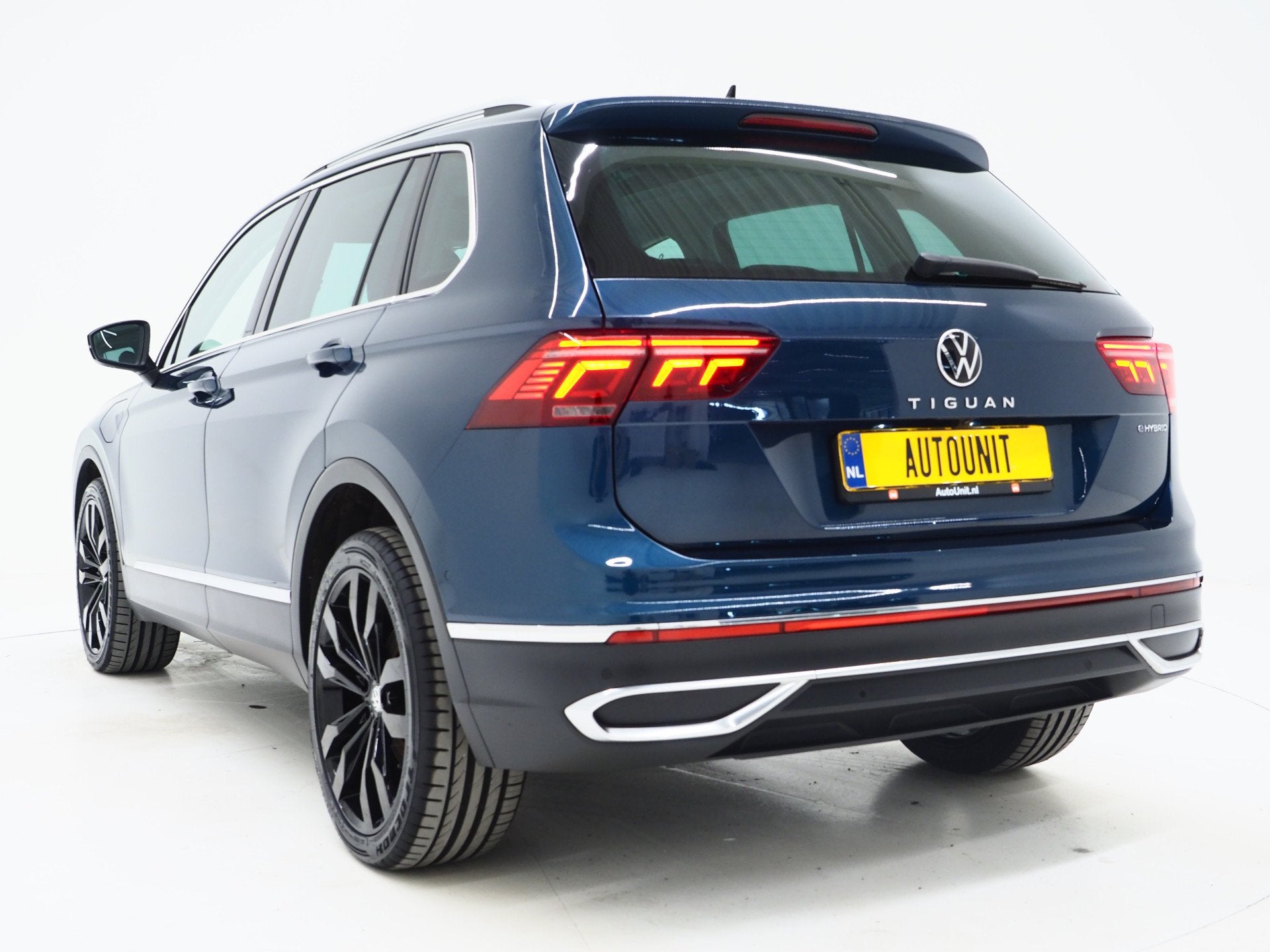 Volkswagen Tiguan 1.4 TSI eHybrid Elegance | Panoramadak | T, 1716 kg, Gebruikt, Zwart, 4 cilinders