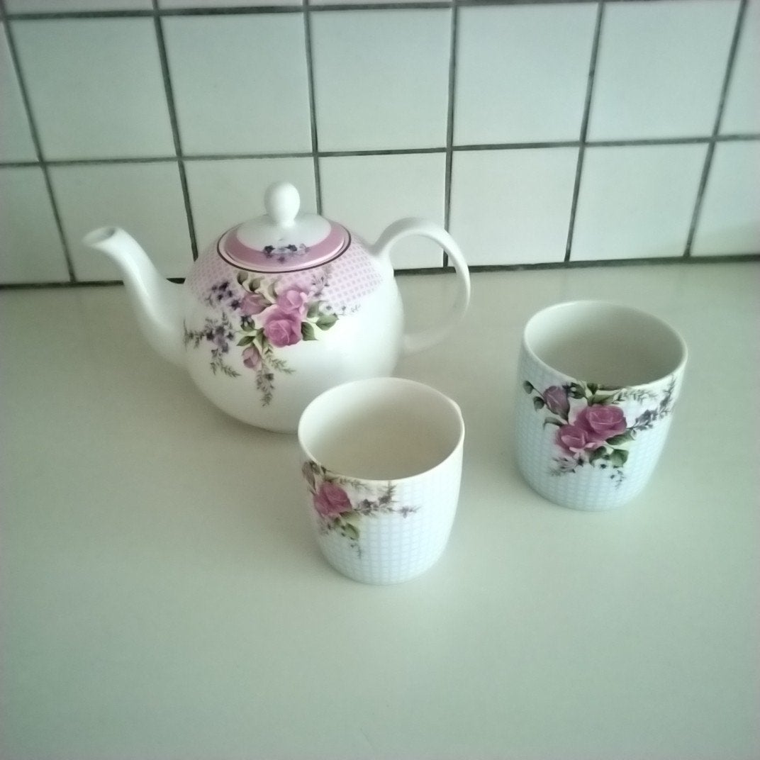 Fleurique by sec  theepot en 2 mokken, Ophalen of Verzenden, Overige stijlen, Kop(pen) en/of Schotel(s)