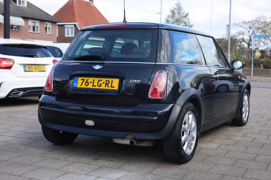 MINI Mini 1.6 ONE SALT | APK & GROOT ONDERHOUD GEHAD, Voorwielaandrijving, Gebruikt, Zwart, 4 cilinders