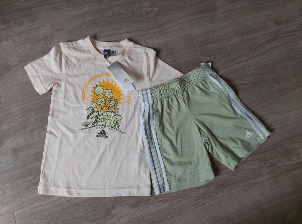 Mooi pakje voor meisjes Adidas maat 128 Nieuw, Ophalen of Verzenden, Nieuw, Meisje