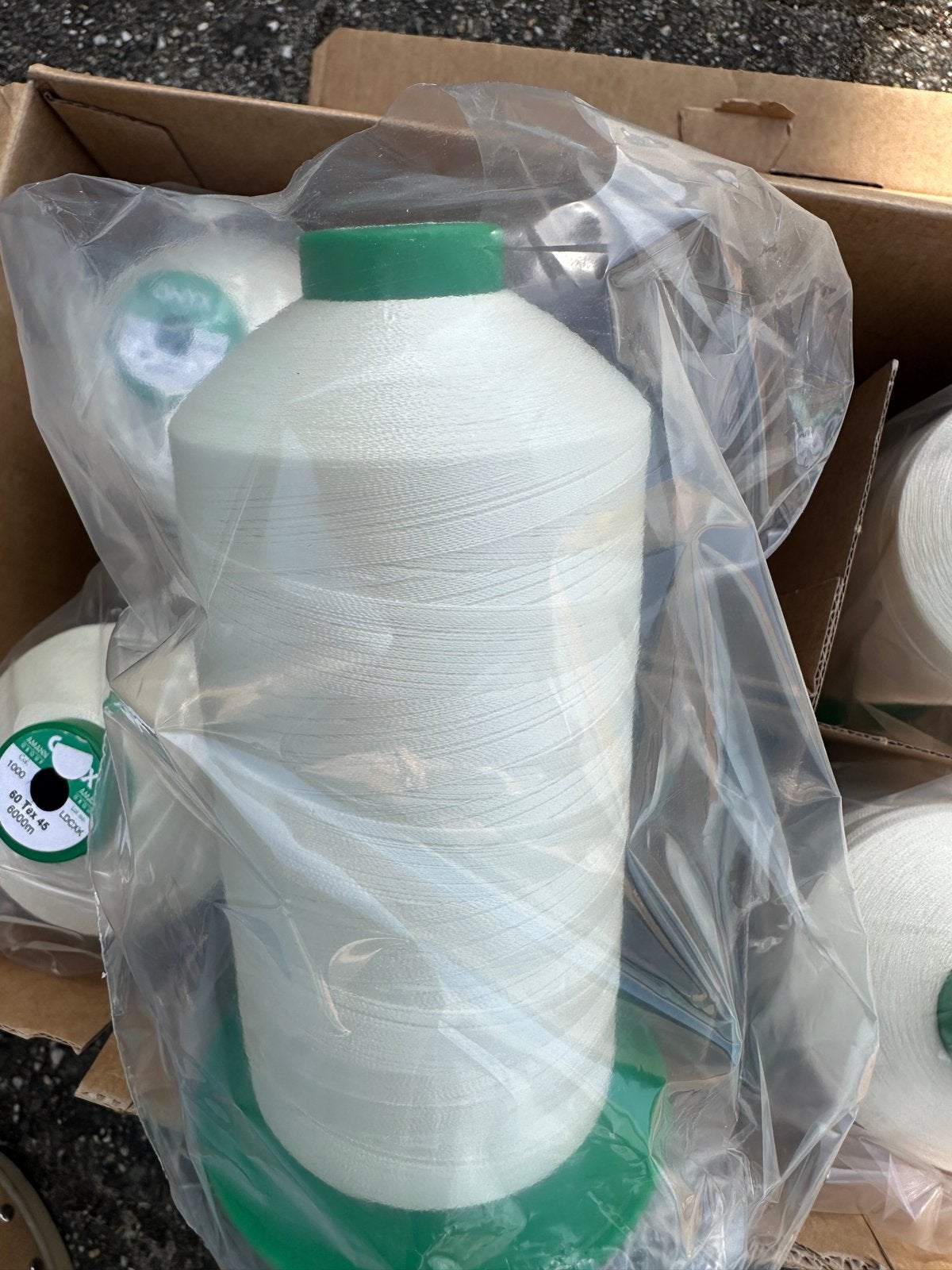 5x Amann Onyx 60 Garenkegels (Tex 45) – 6000m + 1 Gratis!, Ophalen, Nieuw, Garen of Naald(en)