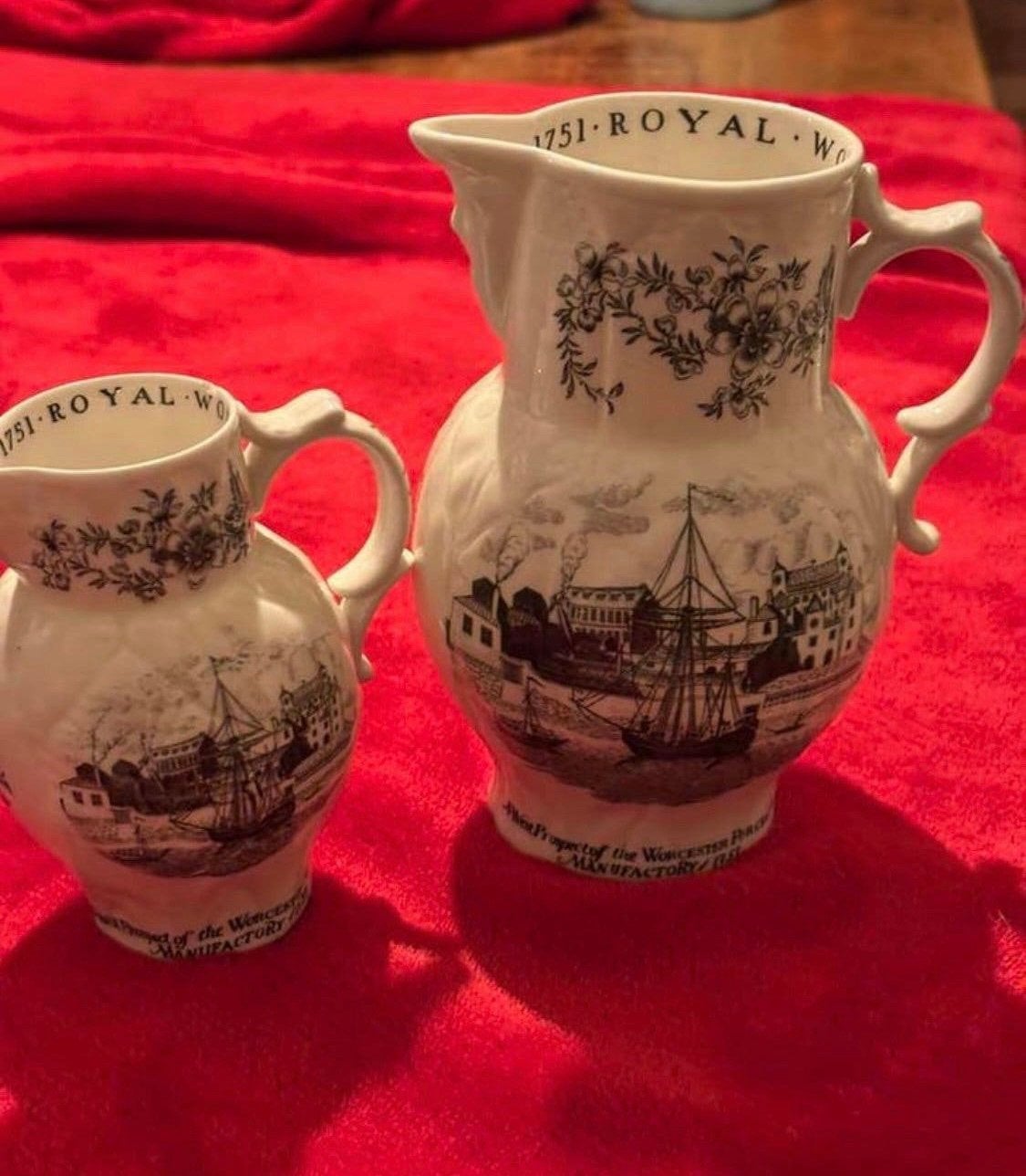 Set van 2 Royal Worcester jubileumkannen porselein (1951), Antiek en Kunst, Ophalen of Verzenden