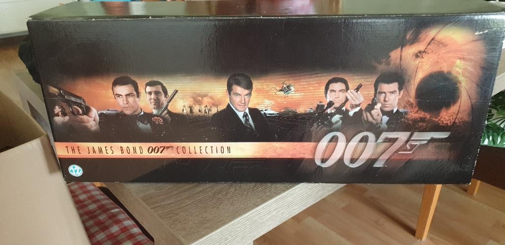 Complete serie James Bond videobanden, Alle leeftijden, Ophalen of Verzenden, Zo goed als nieuw, Actie en Avontuur