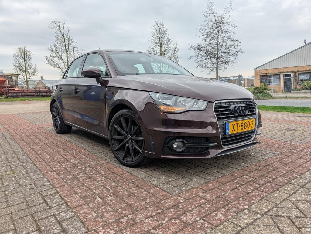 Audi A1 1.2 Tfsi 63KW SB 2012 Rood/paars Pro-line 17 inch, Auto's, Voorwielaandrijving, Euro 5, Stof, A1