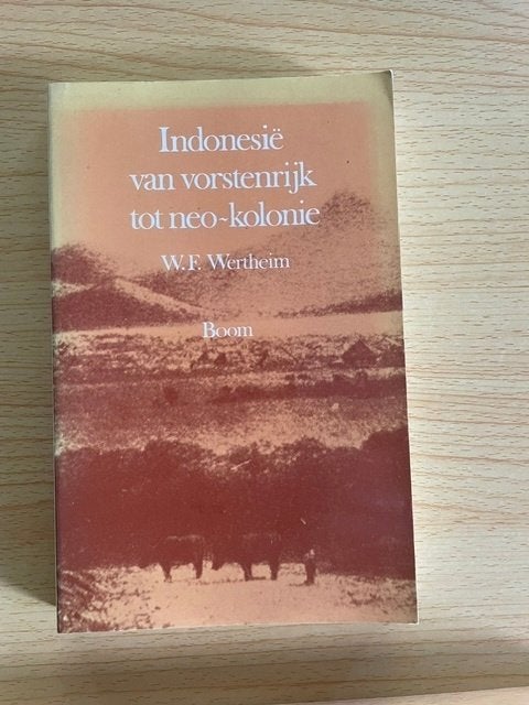 Indonesië: van vorstenrijk tot neo-kolonie, Ophalen of Verzenden, Gelezen, W.F. Wertheim