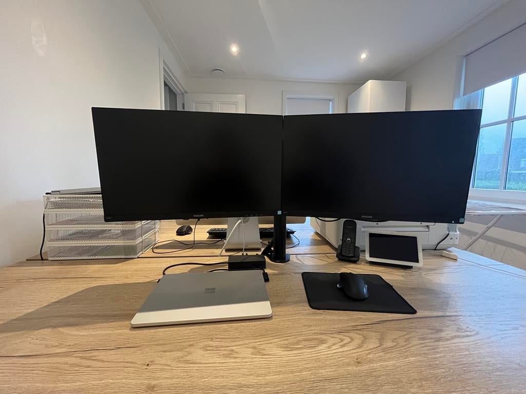 Dubbele Monitor Setup met Bureaustandaard en HDMI Kabels, Computers en Software, Monitoren, Gebruikt, 60 Hz of minder, HDMI, Gaming