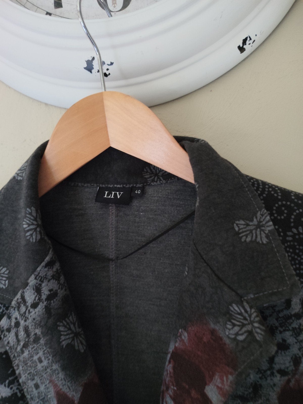 Liv grijs met bloemen Colbert 40, Kleding | Heren, Kostuums en Colberts, Ophalen of Verzenden, Zo goed als nieuw, Maat 48/50 (M)
