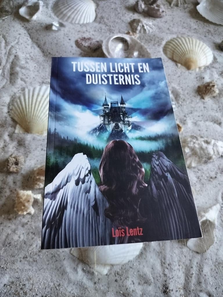 Loïs Lentz - Tussen licht en duisternis, Loïs Lentz, Ophalen of Verzenden, Zo goed als nieuw