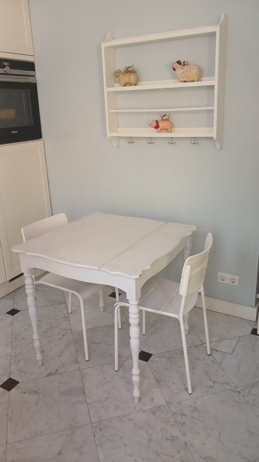 taf e ltje en  stoeltjes en rekje, Ophalen, Gebruikt, Minder dan 4 stoelen