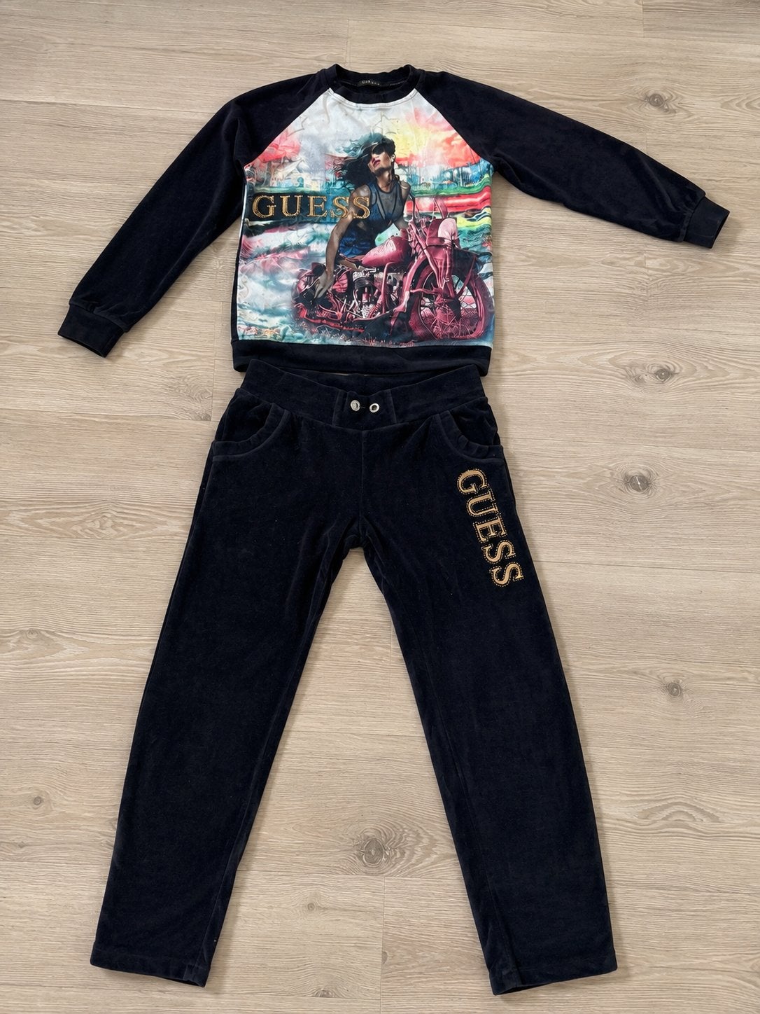 Guess dames pak - Trui en broek met print, Ophalen of Verzenden, Zo goed als nieuw, Maat 38/40 (M)