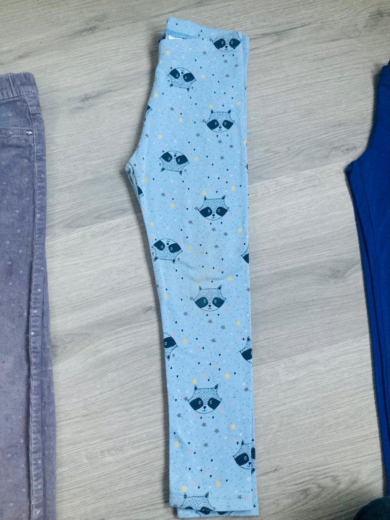 meisjes leggings maat 110 (4–5 jaar) blauw met wasbeer, Broek, Gebruikt, Meisje, Ophalen of Verzenden