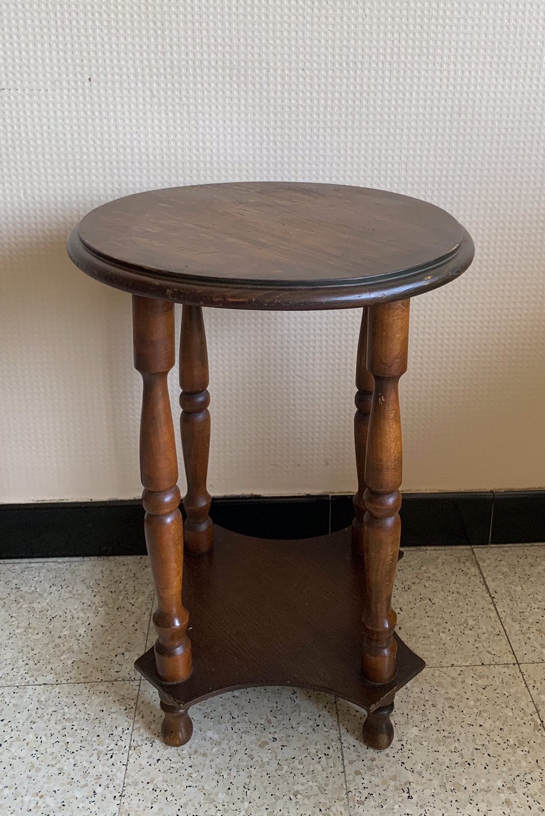 Vintage bijzettafeltje, 45 tot 60 cm, Minder dan 55 cm, Rond, Ophalen of Verzenden