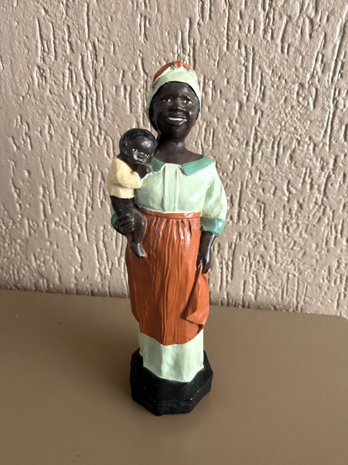 Beeldje van moeder met kind - Vintage decoratie, Ophalen of Verzenden, Gebruikt, Mens