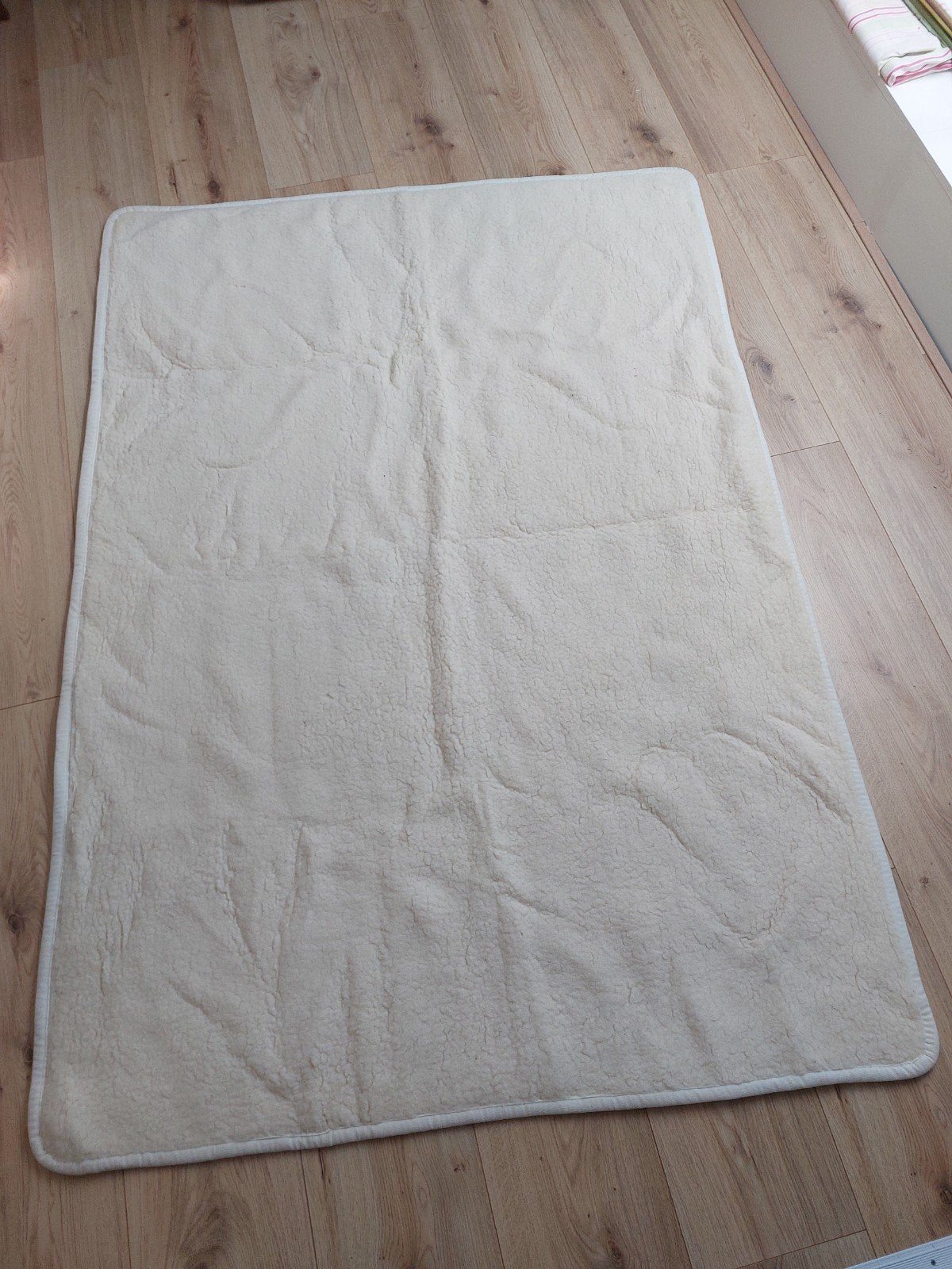 Schapenwollen onderdeken - Wit/Crème., Huis en Inrichting, Stoffering | Tapijten en Kleden, Ophalen, Gebruikt, Rechthoekig, Natuurlijk, Warm, Comfortabel