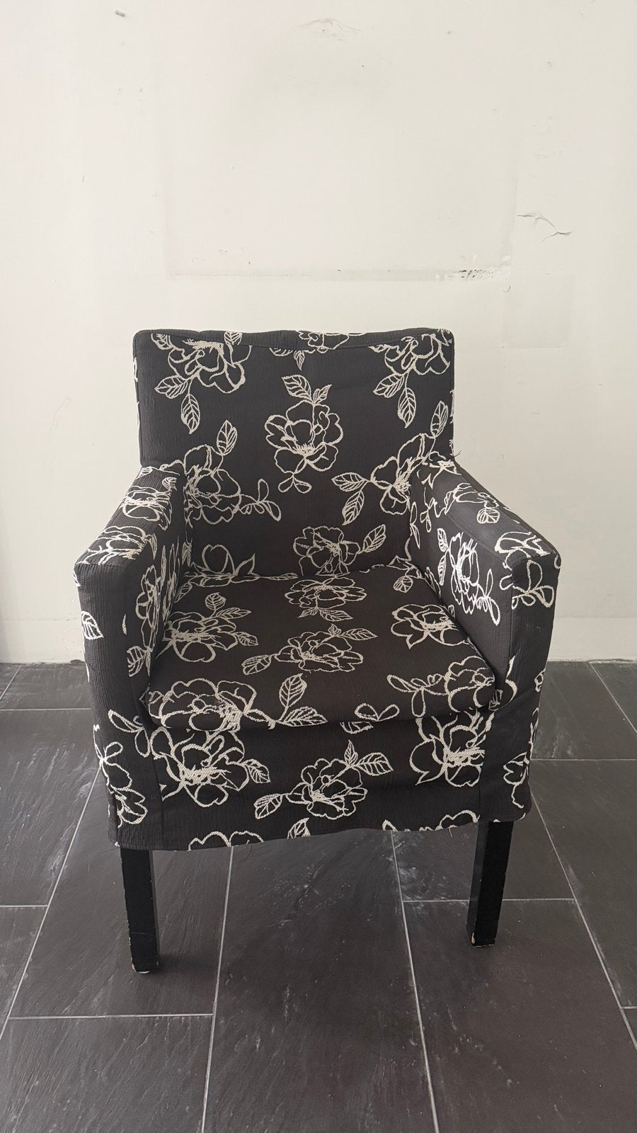 Comfortabele fauteuil met zwart-wit bloemmotief, Huis en Inrichting, Fauteuils, Ophalen, Gebruikt, 75 tot 100 cm, Stof
