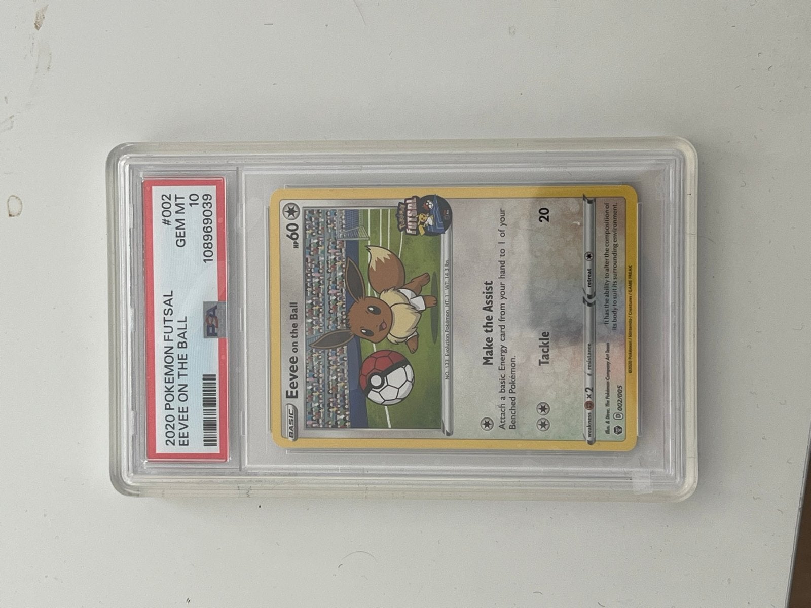 Eevee on the Ball PSA 10 Pokémon Kaart - Futsal Promo, Ophalen of Verzenden, Zo goed als nieuw, Losse kaart