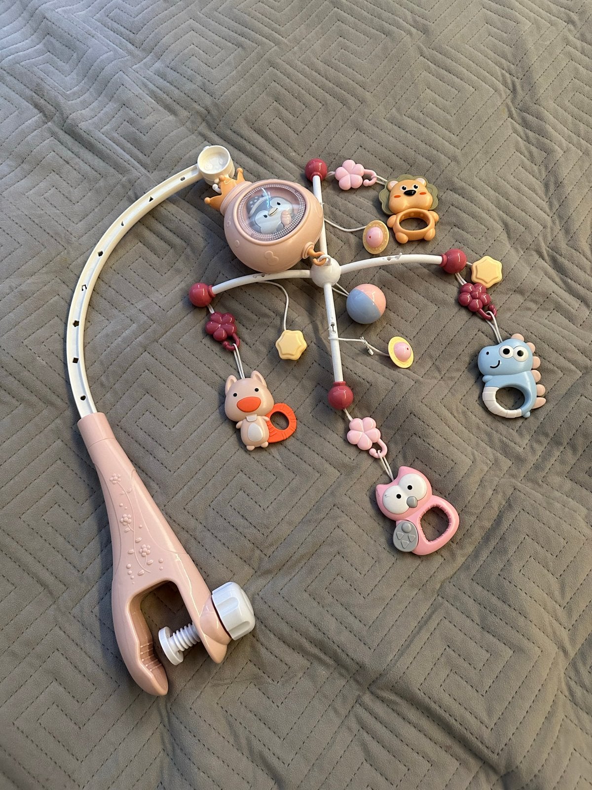 Babymobiel roze met muziek en speeltjes voor ledikant, Kinderen en Baby's, Ophalen of Verzenden, Zo goed als nieuw, Mobiel, Met geluid