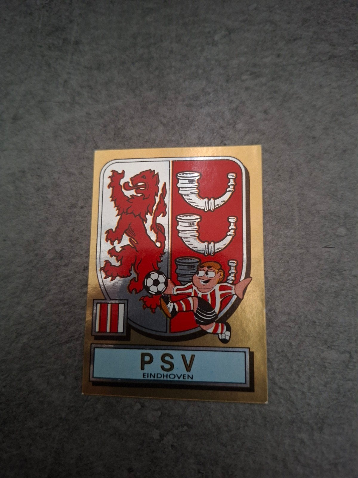Panini sticker Voetbal 82. Embleem PSV Eindhoven., Ophalen of Verzenden, Zo goed als nieuw, Sticker