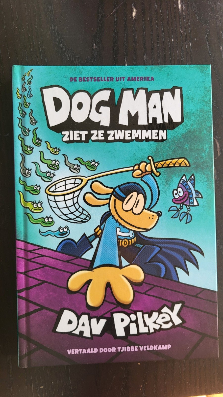 Dog Man ziet ze zwemmen - Hardcover - Nieuw, Ophalen of Verzenden, Nieuw, Dav Pilkey