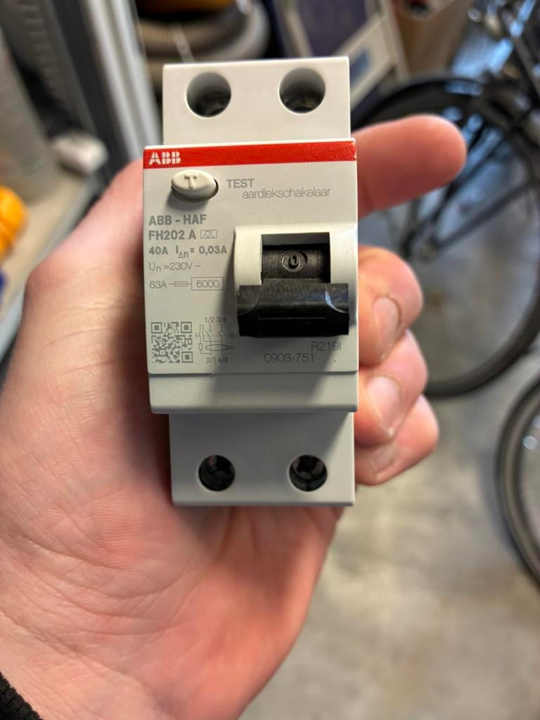 abb aardlekschakelaar 40a 1p+n 30ma, Hobby en Vrije tijd, Elektronica-componenten, Ophalen of Verzenden, Zo goed als nieuw