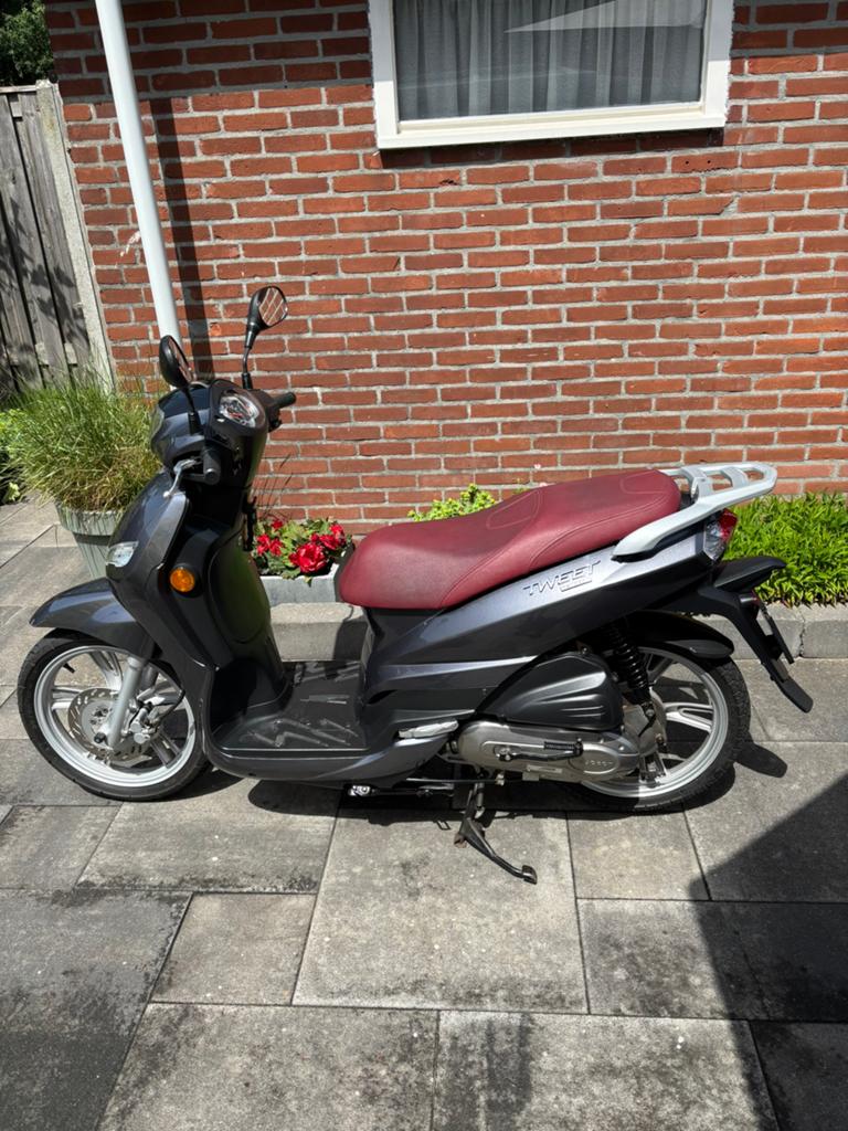 Peugeot Tweet 45 km, Fietsen en Brommers, Scooters | Peugeot, Gebruikt, Overige modellen, Maximaal 45 km/u, Benzine, Ophalen