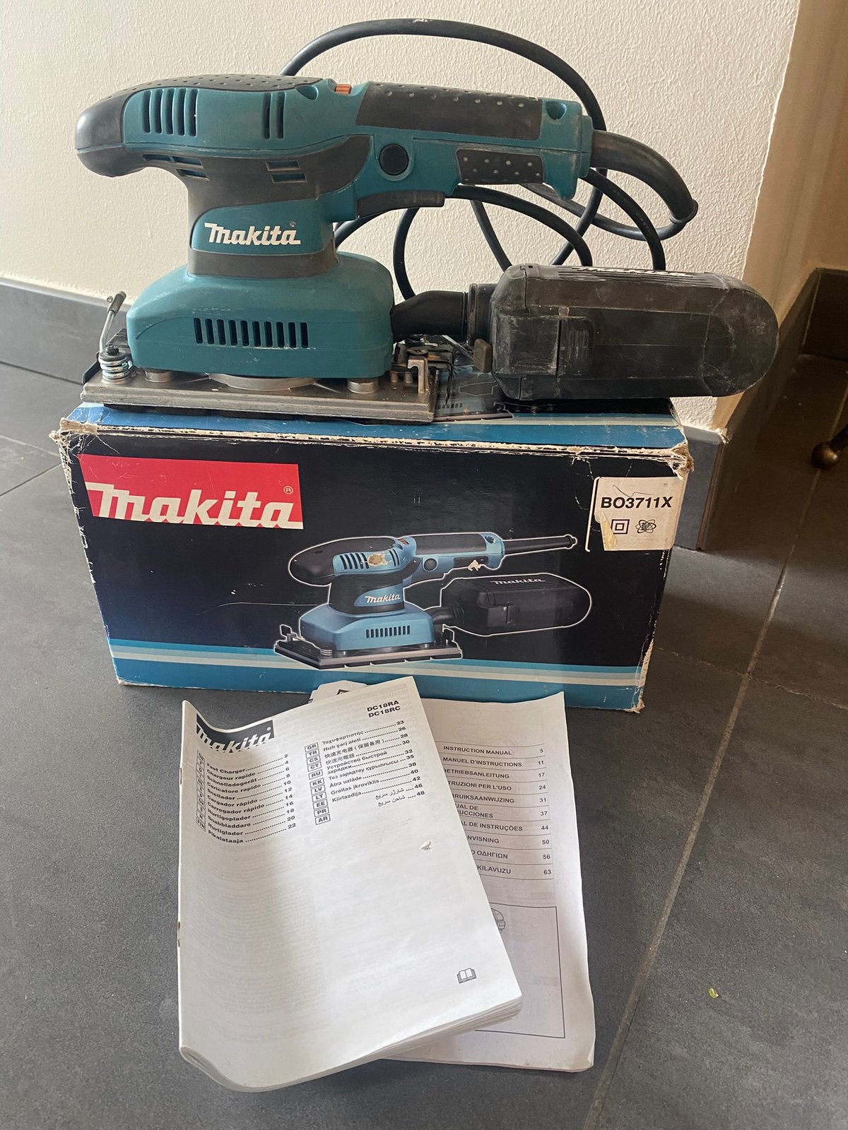 Makita BO3711X schuurmachine, Doe-het-zelf en Verbouw, Gereedschap | Schuurmachines, Ophalen of Verzenden, Zo goed als nieuw, Minder dan 600 watt