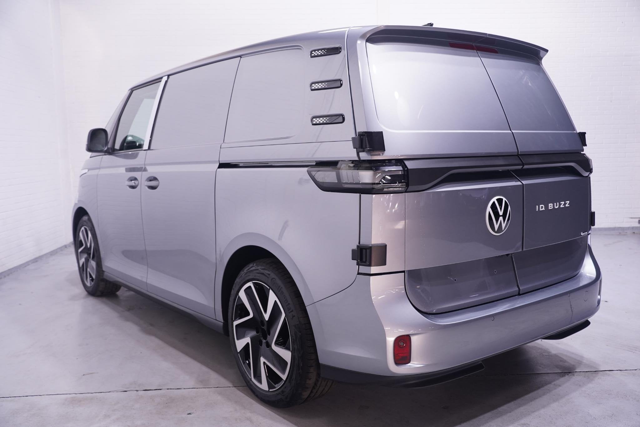 Volkswagen ID Buzz Cargo 79 kWh, 250 kW/340 pk 4 Motion, 2x, Auto's, Automaat, Stof, Gebruikt, Zwart