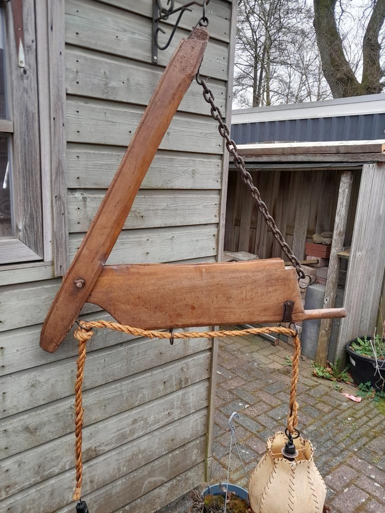 Oude houten katrol met lamp, Antiek en Kunst, Ophalen