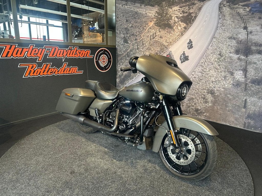 Harley-Davidson FLHXS Street Glide Spec. Sol.C (bj 2019), Laan van Vredenoord 33
2289 DA  RIJSWIJK, NL, Bedrijf, Toermotor, Sales@harleydavidsonrotterdam.nl